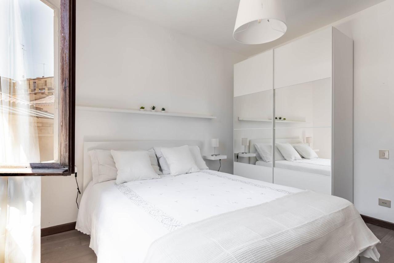 Venezia-San Marco View On Luxury Shopping Street Apartment ภายนอก รูปภาพ